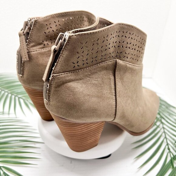 Violet & Red Jackson Lazer Cut Topline Ankle Bootie in Taupe Brown Size 9 NWOB - Picture 4 of 10